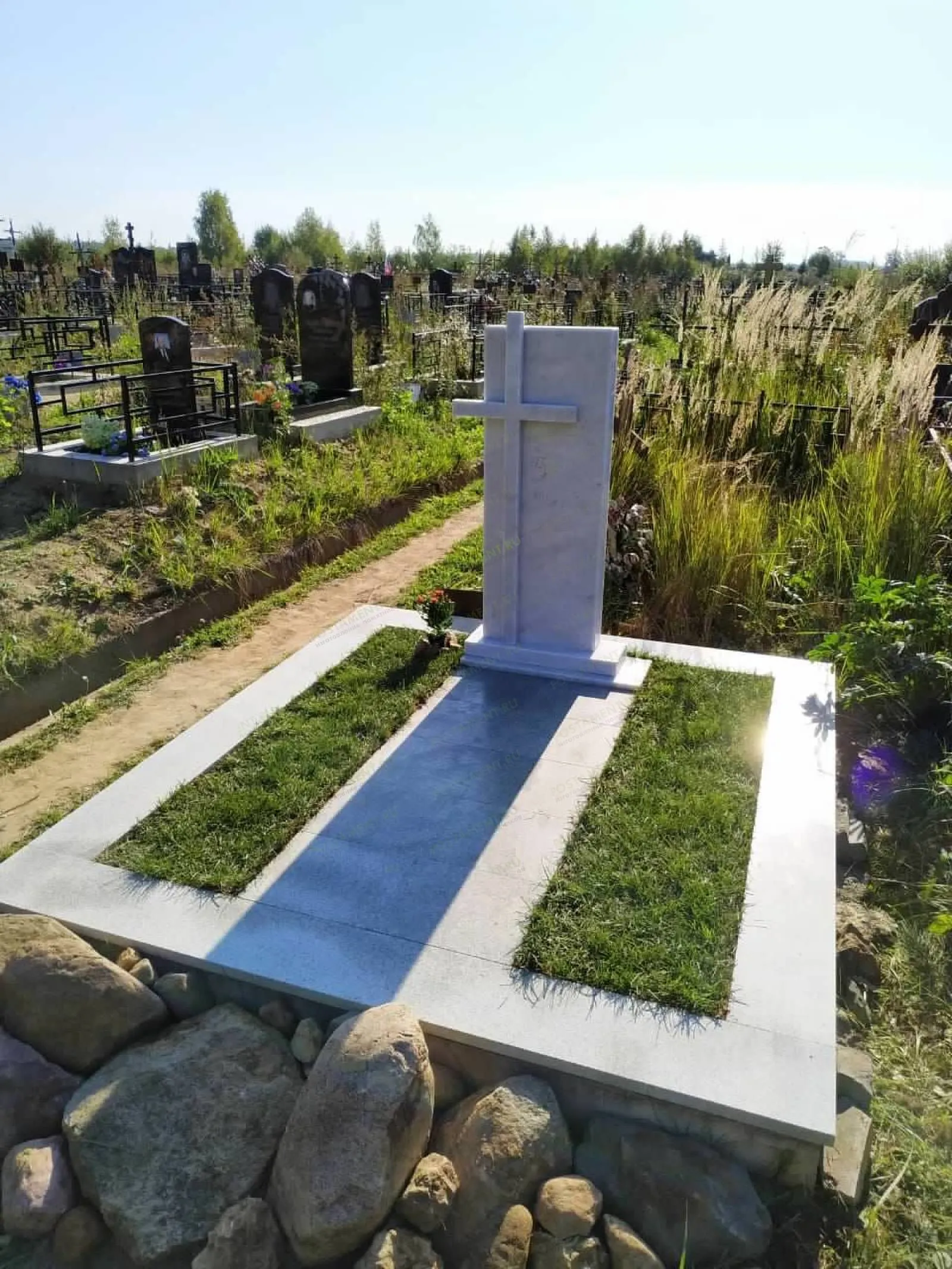 Крест из мрамора накладка