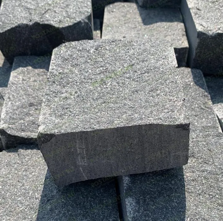 колотая брусчатка габбро на могилу