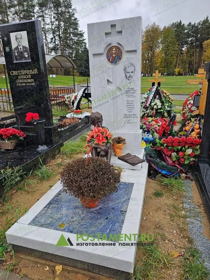 Комплекс из белого мрамора