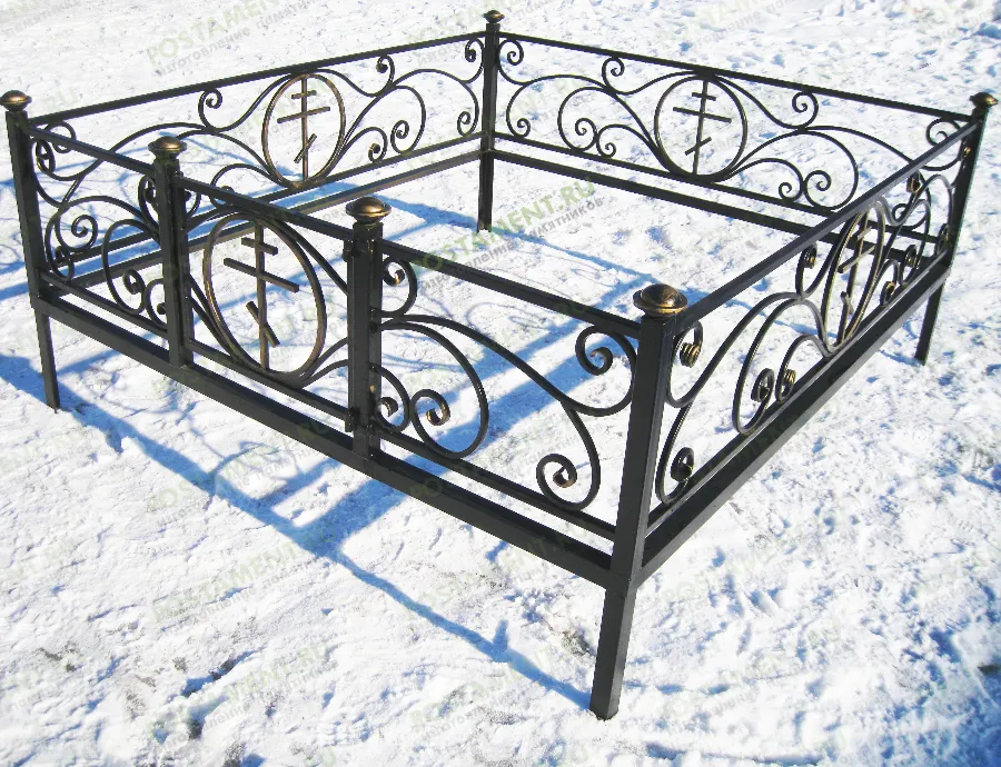 Кованое ограждение на кладбище 34023