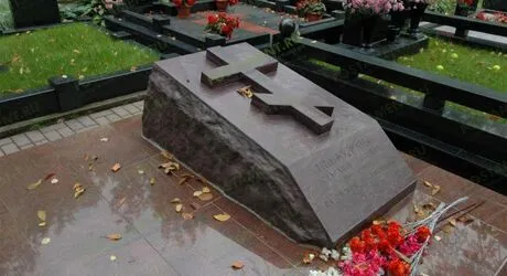 Декор на памятнике: строгий, скромный или эксклюзивный