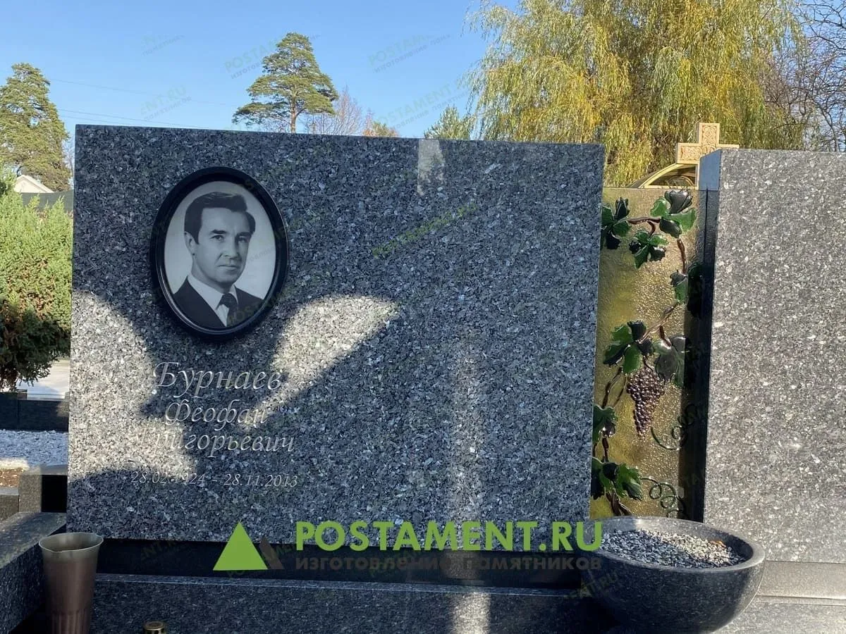 Сусальное серебро на этом граните