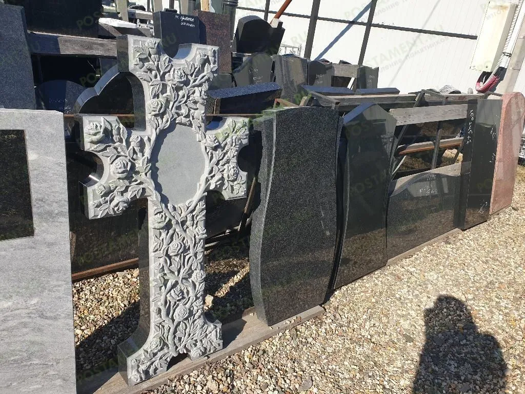 Крест на фрезерном станке из гранита Габбро Диабаз