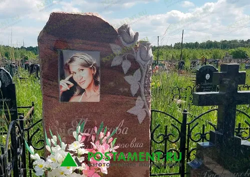 Стела с розами из красного гранита