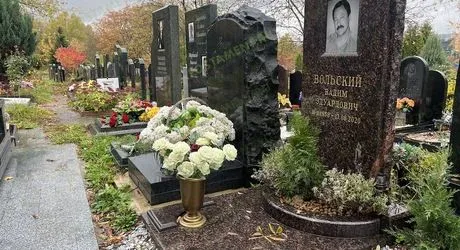 Памятник с цветником на могилу, цена, фото