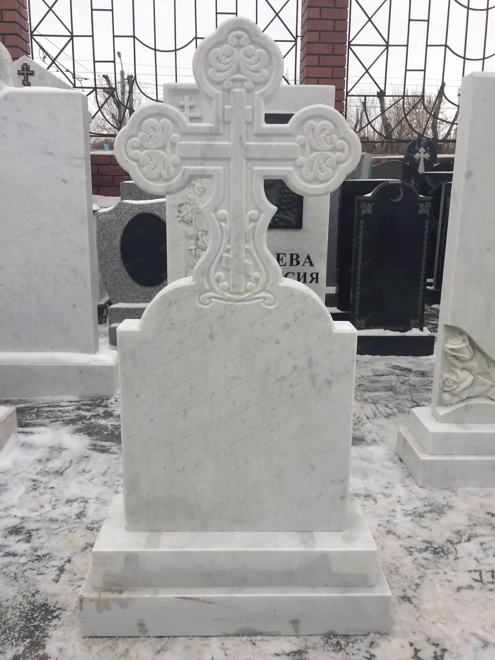 Крест из мрамора резной с орнаментом