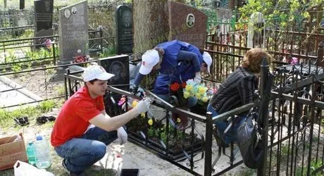 Поминовение на Радоницу и уход за могилой в праздник