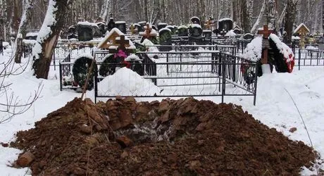 Сложности зимних похорон