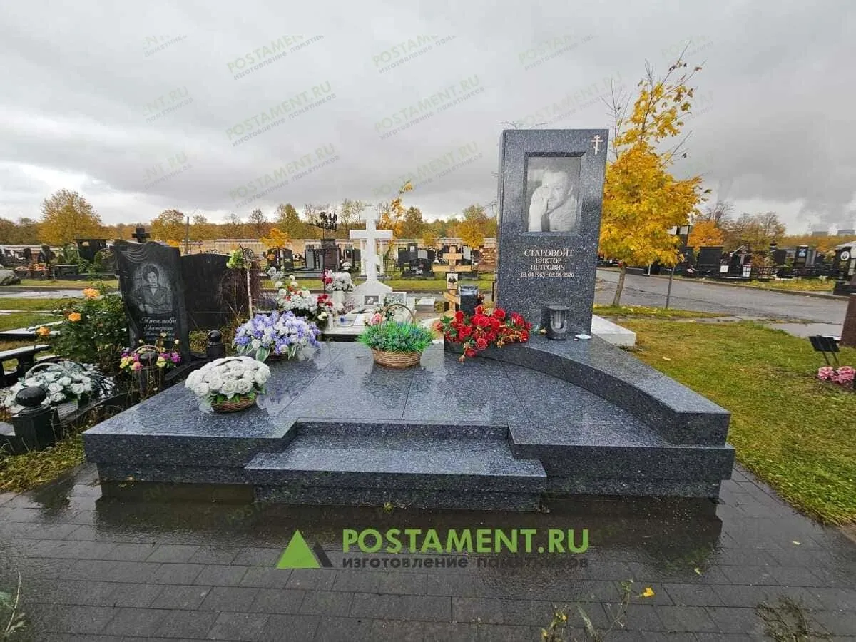 Мемориальный комплекс из гранита Blue Perl