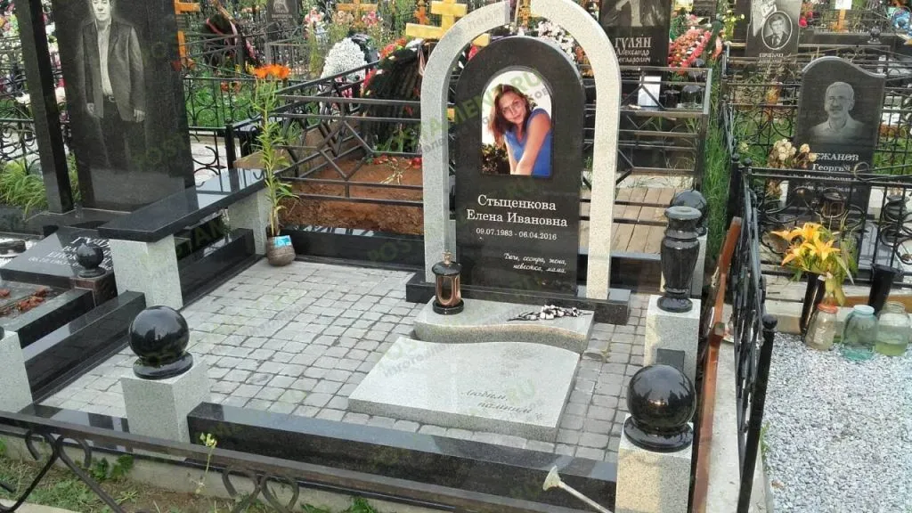 Короткая эпитафия на памятник для дочери